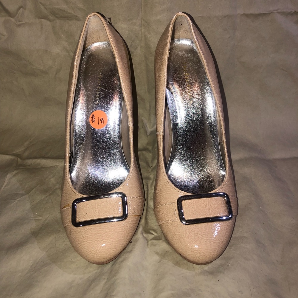 Nude high heel with cute buckle !